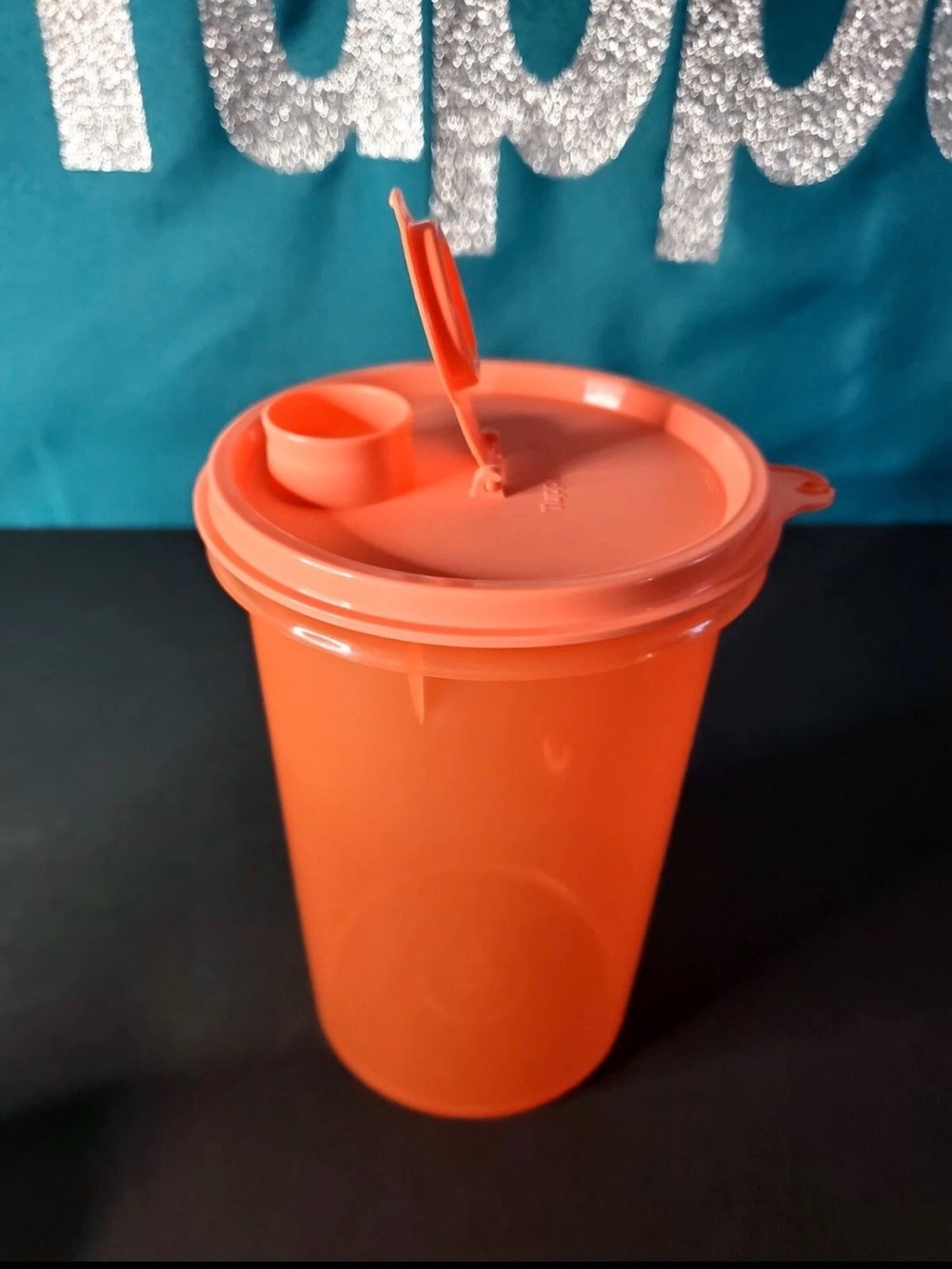 Tupperware Mega Tumbler 36 oz tumbler with flip-top spout Watermelon Orange